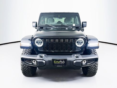 Used 2025 Jeep Wrangler Willys image 2