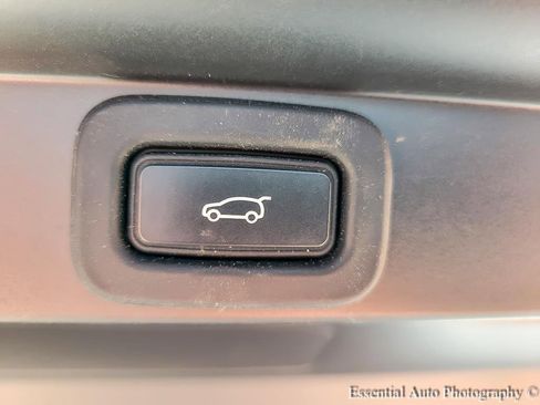 Used 2023 Land Rover Range Rover SE image 20