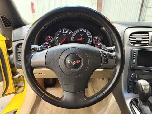 Used 2007 Chevrolet Corvette Coupe w/ Preferred Equipment Group RWD image 16