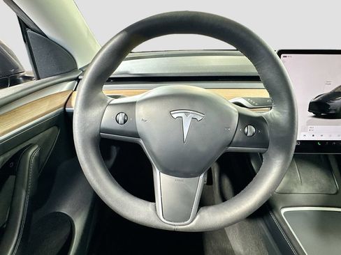 Used 2022 Tesla Model Y Long Range AWD/4WD image 16
