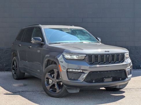 Used 2024 Jeep Grand Cherokee Limited w/ Luxury Tech Group II AWD/4WD image 3
