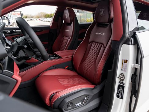 Used 2024 Lamborghini Urus S image 25