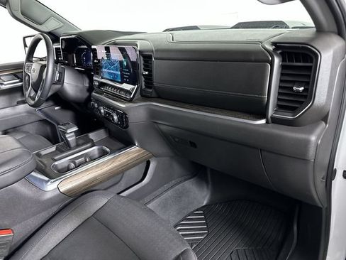 Used 2025 Chevrolet Silverado 1500 LT Trail Boss w/ Convenience Package II AWD/4WD image 30