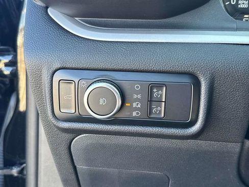 Used 2024 Ford Explorer XLT w/ Equipment Group 202A image 25