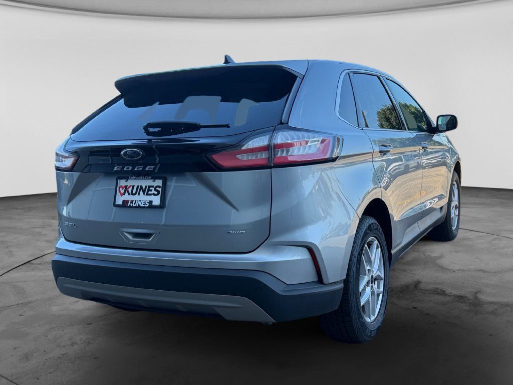 Used 2024 Ford Edge SEL AWD/4WD image 9