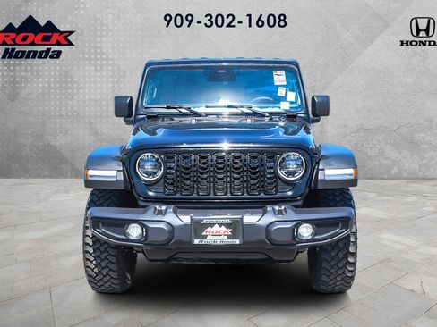 Used 2025 Jeep Wrangler Unlimited Sport AWD/4WD image 2
