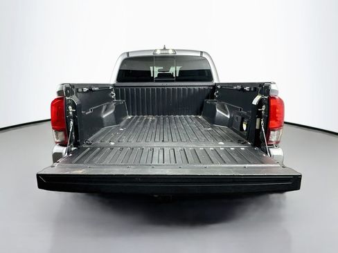 Used 2019 Toyota Tacoma TRD Sport AWD/4WD image 34