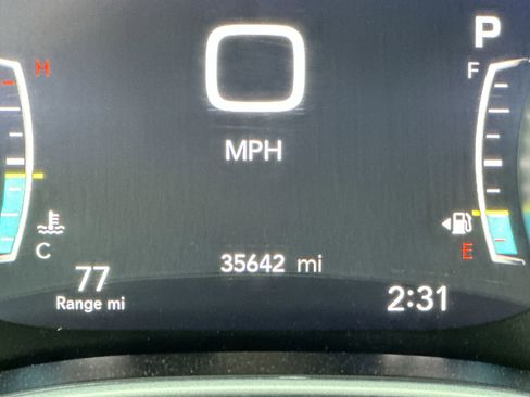 Used 2025 Chrysler Pacifica Select image 15