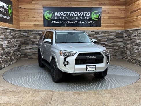 Used 2022 Toyota 4Runner SR5 Premium AWD/4WD image 2