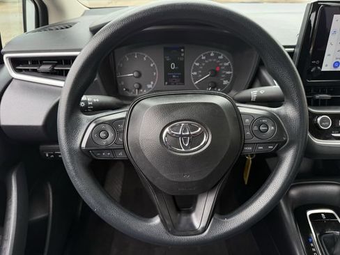 Used 2025 Toyota Corolla LE image 13