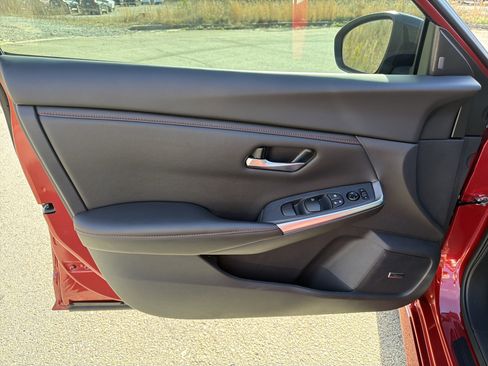 Used 2024 Nissan Sentra SR w/ SR Premium Package image 10