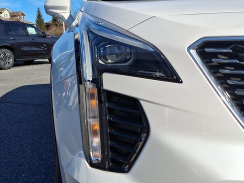 Used 2020 Cadillac XT4 Premium Luxury w/ Cold Weather Package image 10