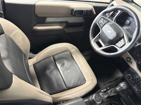 Used 2022 Ford Bronco Wildtrak image 9