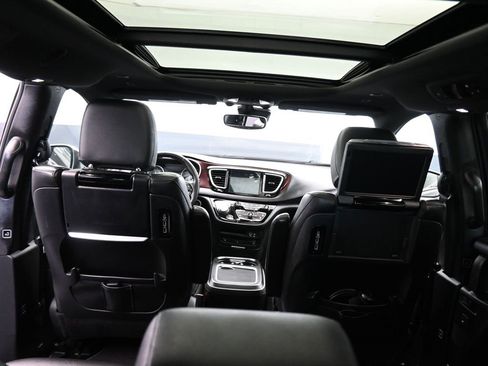 Used 2020 Chrysler Pacifica Touring-L image 53