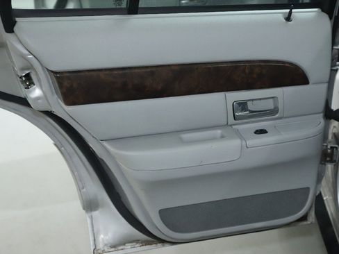 Used 2005 Mercury Grand Marquis LS image 24