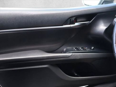 Used 2019 Toyota Camry SE FWD image 10