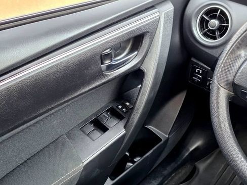 Used 2017 Toyota Corolla LE w/ Carpet Mat Package (TMS) FWD image 25