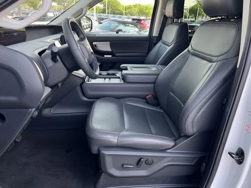 Certified 2025 Ford Expedition Active AWD/4WD image 23