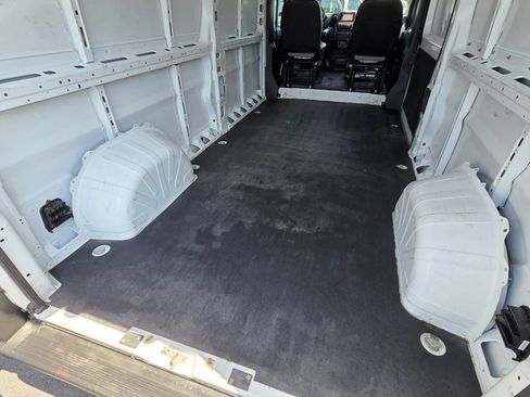 Used 2025 RAM ProMaster 2500 w/ Convenience Group FWD image 17