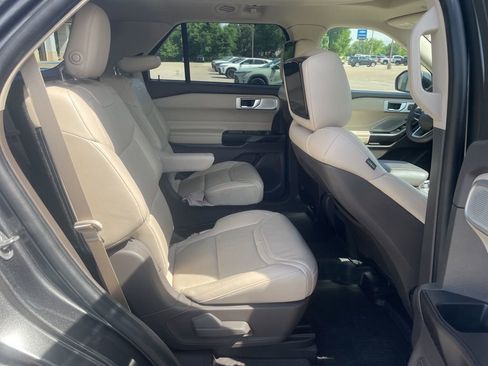 Used 2020 Ford Explorer Platinum w/ Premium Technology Package AWD/4WD image 27
