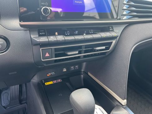 New 2026 Toyota Camry Hybrid FWD image 25