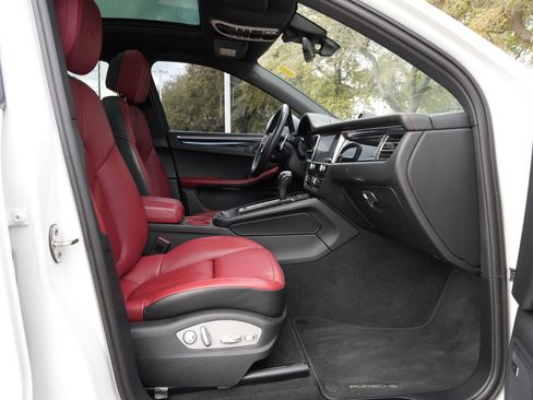 Used 2024 Porsche Macan GTS AWD/4WD image 27