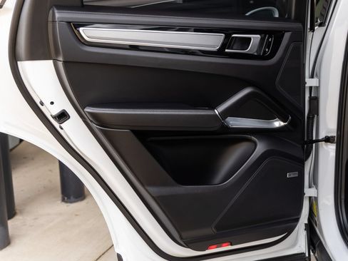 Certified 2020 Porsche Cayenne Turbo AWD/4WD image 37