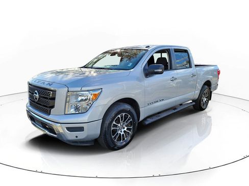 Used 2020 Nissan Titan SV w/ SV Convenience Package image 3