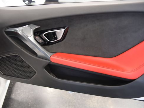 Used 2015 Lamborghini Huracan LP 610-4 image 30