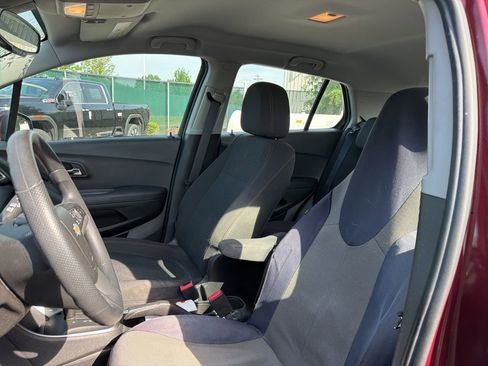Used 2017 Chevrolet Trax LS AWD/4WD image 11