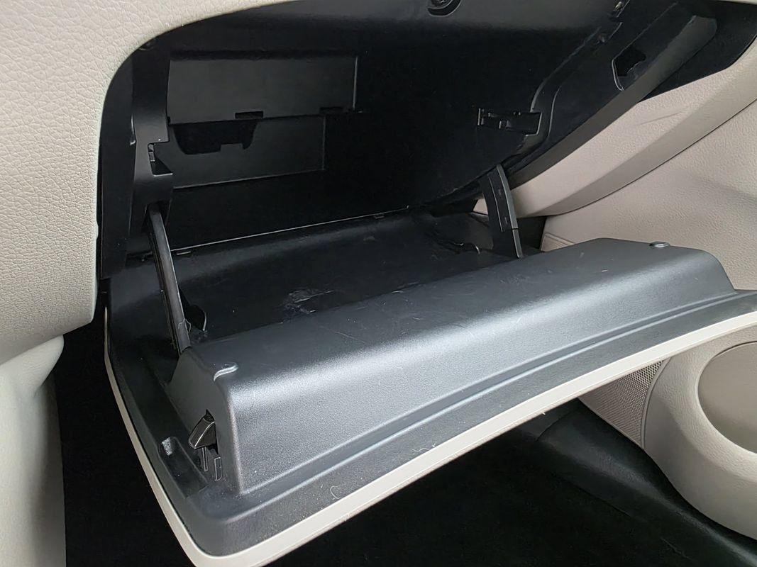 Used 2016 Nissan Sentra SV w/ Style Package FWD image 27
