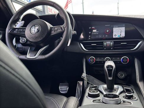 Used 2023 Alfa Romeo Giulia Veloce image 25