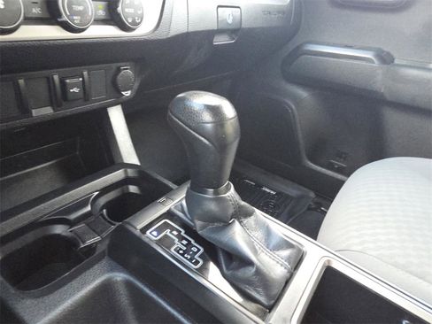 Used 2020 Toyota Tacoma SR image 27