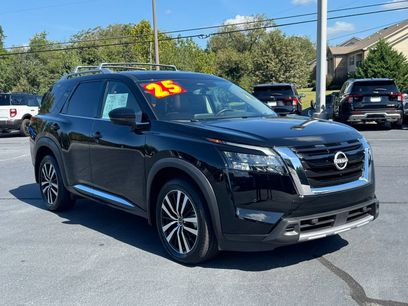 Used 2025 Nissan Pathfinder Platinum w/ Cargo Package