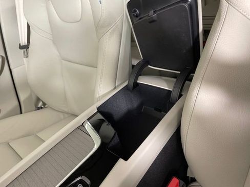 Certified 2024 Volvo XC60 T8 Plus w/ Protection Package Premier image 30