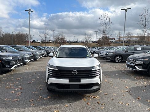 Used 2025 Nissan Kicks SV image 8