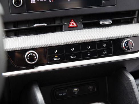 Used 2023 Kia Sportage LX image 13