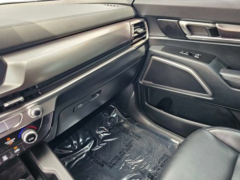 Certified 2025 Kia Telluride LX FWD image 27