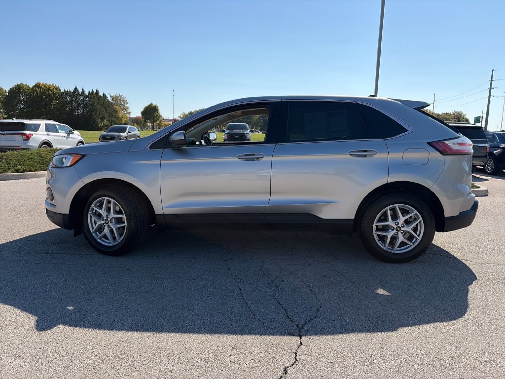 Used 2024 Ford Edge SEL w/ Convenience Package AWD/4WD image 4