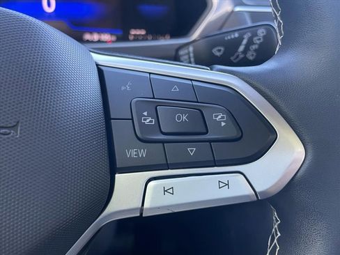 Used 2023 Volkswagen Tiguan SE w/ Panoramic Sunroof Package FWD image 23