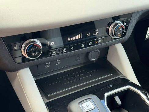 New 2025 Mitsubishi Outlander SE image 29