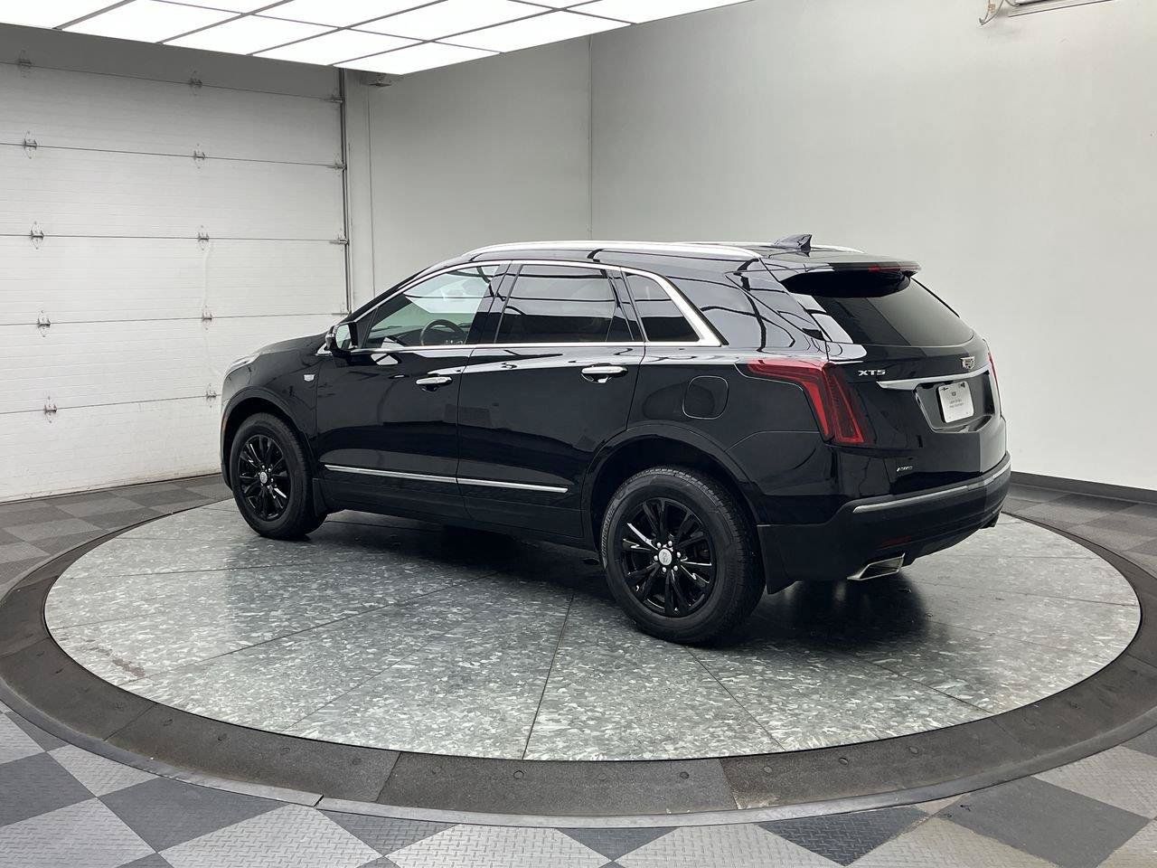 Certified 2023 Cadillac XT5 Luxury AWD/4WD image 2