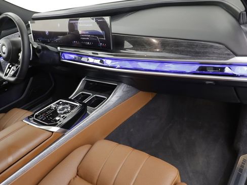 Certified 2025 BMW 760i xDrive w/ Executive Package AWD/4WD image 23