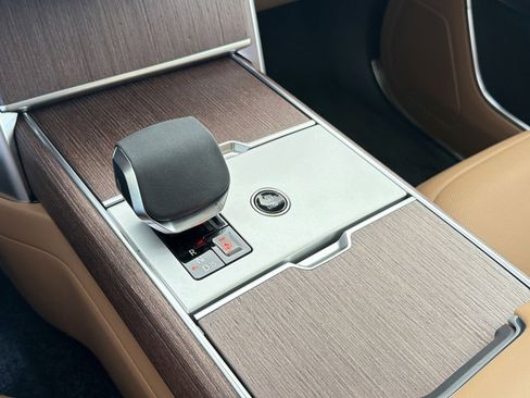 New 2026 Land Rover Range Rover Long Wheelbase SE image 18