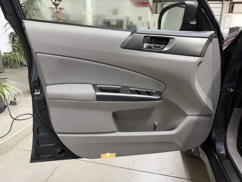 Used 2012 Subaru Forester 2.5X Premium w/ All-Weather Pkg AWD/4WD image 10