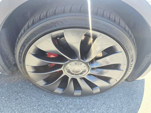 Used 2022 Tesla Model Y Performance AWD/4WD image 9