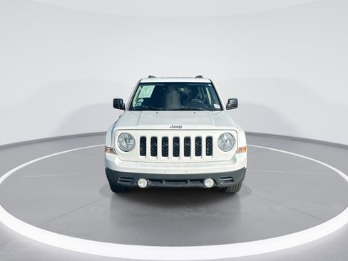 Used 2016 Jeep Patriot Latitude FWD image 3
