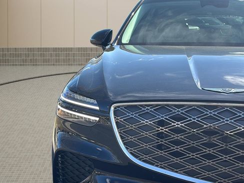 Used 2026 Genesis GV70 2.5T Select image 10