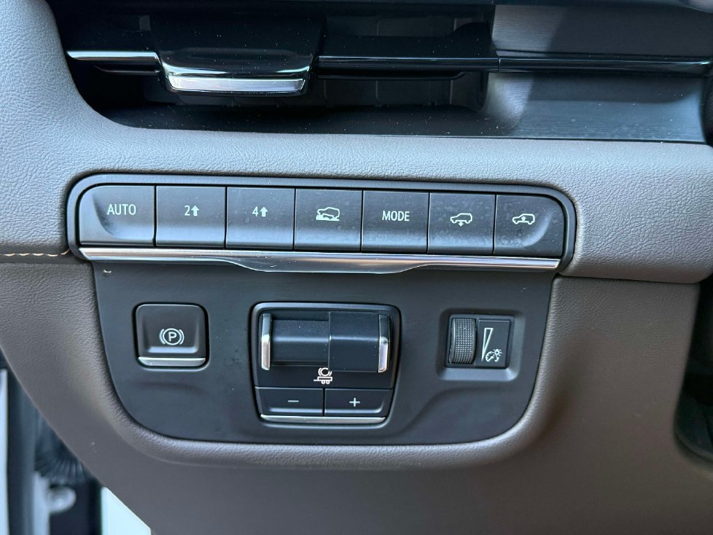 Used 2023 Cadillac Escalade Premium Luxury w/ Performance Package AWD/4WD image 30