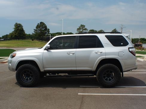 Used 2019 Toyota 4Runner TRD Off-Road Premium AWD/4WD image 14